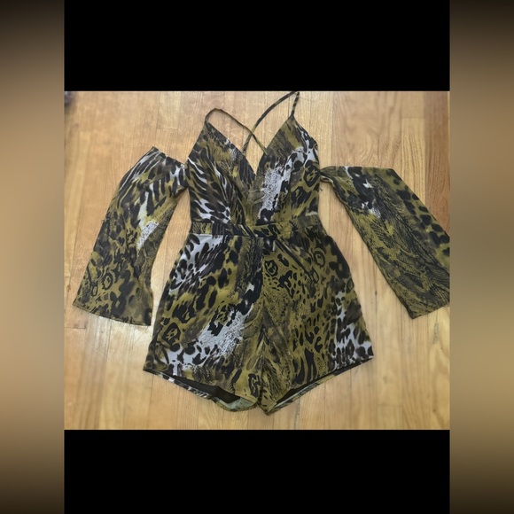 PrettyLittle Thing Leopard Print Strappy Romper - Lime / US 4 NEW - Picture 4 of 5